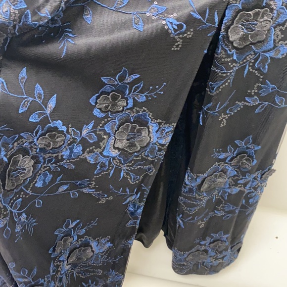 David Meister embroidered 3-D lace short sleeves long gown - Picture 9 of 13